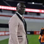 Segundo Alejandro Castillo y su look para dirigir a Barcelona ante River Plate.