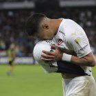 Álex Arce y su celebración tras conseguir el doblete ante Deportivo Táchira.