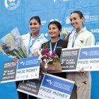 La marchista ecuatoriana Paula Torres (c) en lo más alto del podio en Portugal.