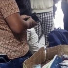 Una de las víctimas grabó, en ‘corto’, cómo vendían el teléfono que le ‘patearon’.