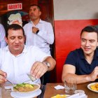 El prefecto de Manabí y el presidente Daniel Noboa.