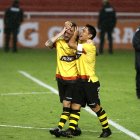 Damián Díaz y Matías Oyola se ganaron al hincha de Barcelona SC.