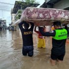Más de 20 familias han salido de sus casas por la inundación.