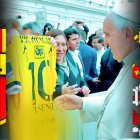 2014 cuando el Papa Francisco recibió en el Vaticano la camiseta de Barcelona SC.