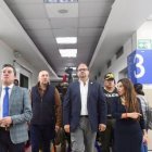 Los ministros de Defensa e Interior recorrieron el Hospital Carlos Andrade Marín.