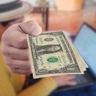 La gente que resultó afectada por las lluvias es el objetivo del bono Incentivo Emprende.