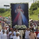 El recorrido de la procesión en la vía a la Costa hasta el santuario es de alrededor de dos kilómetros