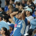 Los hinchas de Emelec tras la derrota ante Técnico Universitario.