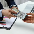 Tanto trabajadores como jubilados pueden solicitar créditos quirografarios del Biess.