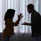 Referencial. La mujer habría descubierto mensajes con connotación sexual enviados a su hija.