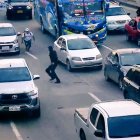 Cámaras de seguridad captaron el momento de la captura de los sospechosos.