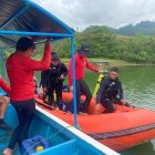 Bomberos de Bolívar y Portoviejo se han unido para buscar a los dos adultos mayores desaparecidos.