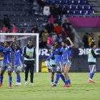 El festejo de los jugadores de Emelec tras el triunfo sobre Independiente del Valle.