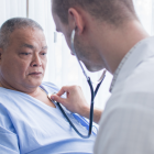 El tratamiento adecuado de la hipertensión pulmonar puede reducir la presión en las arterias pulmonares y prevenir insuficiencia cardíaca.