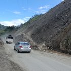 La vía ha sufrido graves afectaciones por los deslaves.