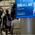 La REAL ID será obligatoria para abordar vuelos domésticos en EE. UU. desde mayo de 2025.