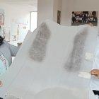 Angelita Viñanzaca y Aida Maita guardan todos los bocetos que fueron utilizados para el bordado.