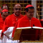 Momento en que el cardenal  monseñor Luis Gerardo Cabrera Herrera hizo su juramento.