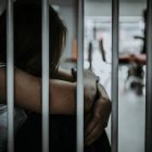 La sospechosa guardará prisión mientras dura la investigación del asesinato.