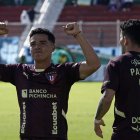 Alexander Alvarado y el golazo que se mandó ante Macará.