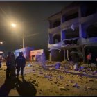 El ataque con explosivo dejó al menos cuatro viviendas afectadas.