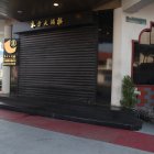 En las inmediaciones del restaurante quedaron rastros del hecho violento.