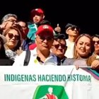 Luis Chango con la delegación del Mushuc Runa en los exteriores de La Bombonera.