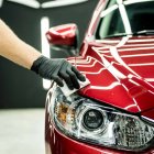 La cera debe aplicarse con una microfibra o esponja. Use guantes para evitar el contacto directo con el producto.