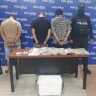 Tres individuos fueron aprehendidos en un edificio, en las calles c.