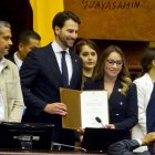 Anabella Azín posesionó como presidente de la Asamblea a Niels Olsen.
