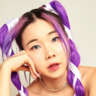 Sujin Kim mejor conocida como Chingu Amiga o Soojinicoreana, es una youtuber, maestra de coreano y tiktoker coreana