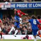 El jugador de la Premiere League usó una máscara negra durante todo el partido.