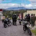 Agentes de la policía y militares realizan patrullajes en el sector Techo Propio de Ambato