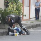 Policías acudieron a la zona para retirar el cuerpo.