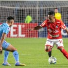 Christian Cueva destaca como volante en Cienciano.
