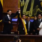 Daniel Noboa y Niels Olsen juntos durante la posesión presidencial.