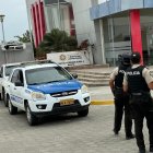 Los cuerpos de las tres mujeres fueron llevadas a la morgue de Manta.