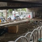 Muchas personas en situación de indigencia frecuentan este sitio.