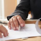 El incumplimiento en los plazos del acta puede derivar en multas y bloqueos administrativos.