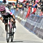 Richard Carapaz fue protagonista en la etapa reina del Giro de Italia 2025.