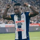 Erick Castillo se ha ganado la titularidad en Alianza Lima.