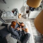 Especialistas recomiendan evitar a toda costa tener intimidad en la misma habitación que los hijos.