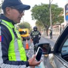 Conoce cómo rige el pico y placa en Quito hoy.