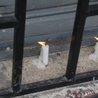 En el sitio del ataque, en el sur de Guayaquil, fueron colocadas velas en honor de los fallecidos.