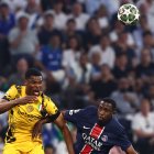 Munich (Germany), 31/05/2025.- Willian Pacho (R) of PSG and Denzel Dumfries of Inter in action during the UEFA Champions League final between Paris Saint-Germain and Internazionale Milano, in Munich, Germany, 31 May 2025. (Liga de Campeones, Alemania) EFE/EPA/ANNA SZILAGYI