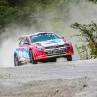 Quirola, Rojas y su VW Polo GTI 5: en la foto, la llanta posterior izquierda empieza a destruirse. La dupla superó el problema y se cargó el rally.