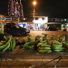 Los productores aseguran que una peste y el fuerte invierno los han afectado. Que por eso subió el costo de mantener los cultivos, aunque sí hay para el consumo interno.