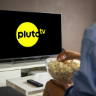 Usuarios en Latinoamérica migran a opciones legales como Pluto TV tras el cierre de servicios como Magis TV.
