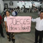 Los allegados habían realizado carteles para pedir justicia.