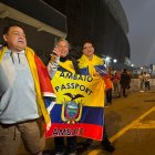 Hinchas ecuatorianos están en Lima para ver el juego de la Tri.
